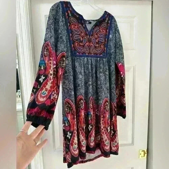 White Mark Tunic shift dress Size L.
Embroidered Soft Fabric Multi
Colored Boho - Picture 3 of 10